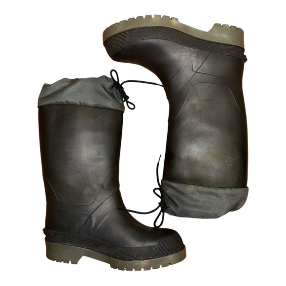 L.L. Bean Men's Black and Gray Snow Boots - Picture 1 of 6